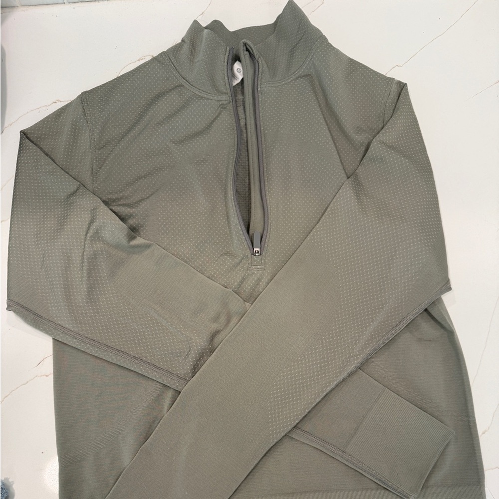 Lululemon Athletica Neutral Gray Pullover half zip long sleeve |size 2